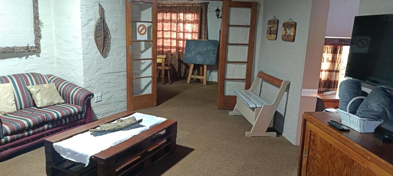 Cradle Thatch Accommodation - B&B Muldersdrift