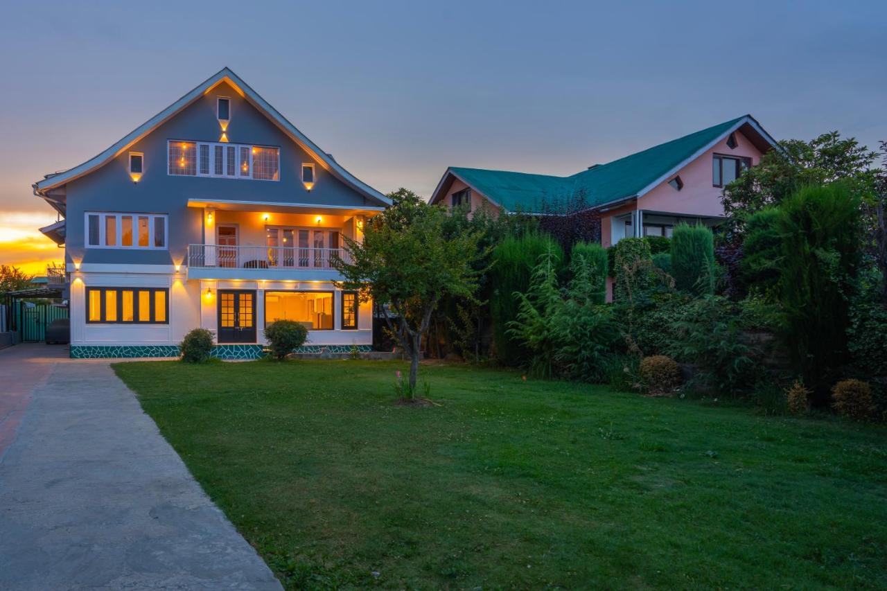 Blume House - 4 BHK Holiday Home with Kitchen & Garden - Chambres d'hôtes Srinagar