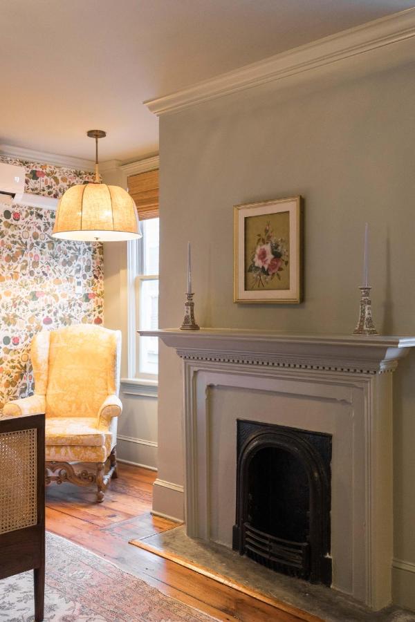 Historic B&B Veranda King Suite Walk to King - B&B Charleston