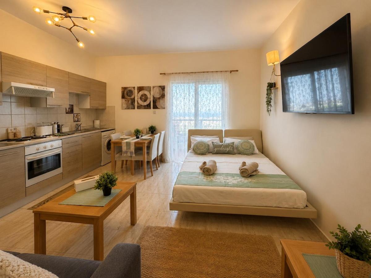 Kyblue Management - Panoramic Seaview new Studio, 3 min to Coral Bay - Chambres d'hôtes Pégeia