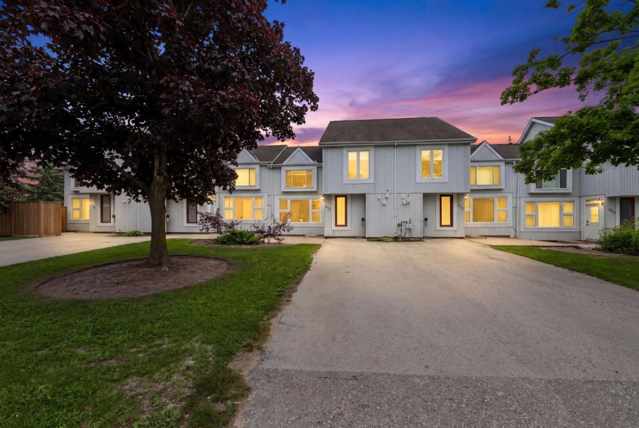 Four Season Family Retreat with Pool Access - Chambres d'hôtes Collingwood