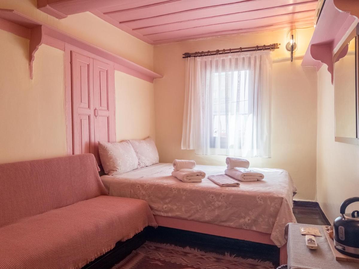 Tarihi Rum Konağı Antikhan - B&B Aivali
