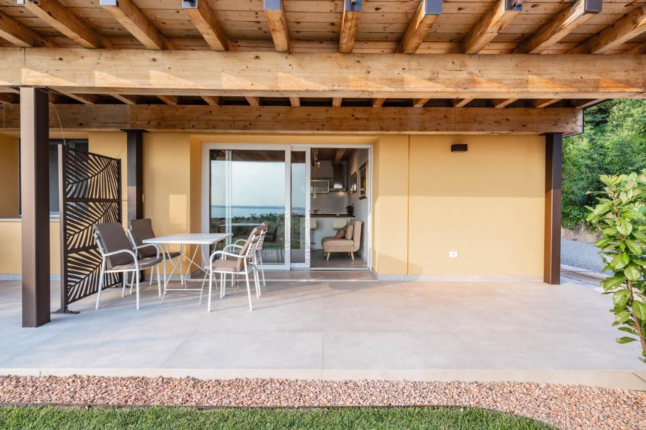 Casa Monika 1 - Seeblick & Pool - Slow living Adults Only - Bed and Breakfast Lazise