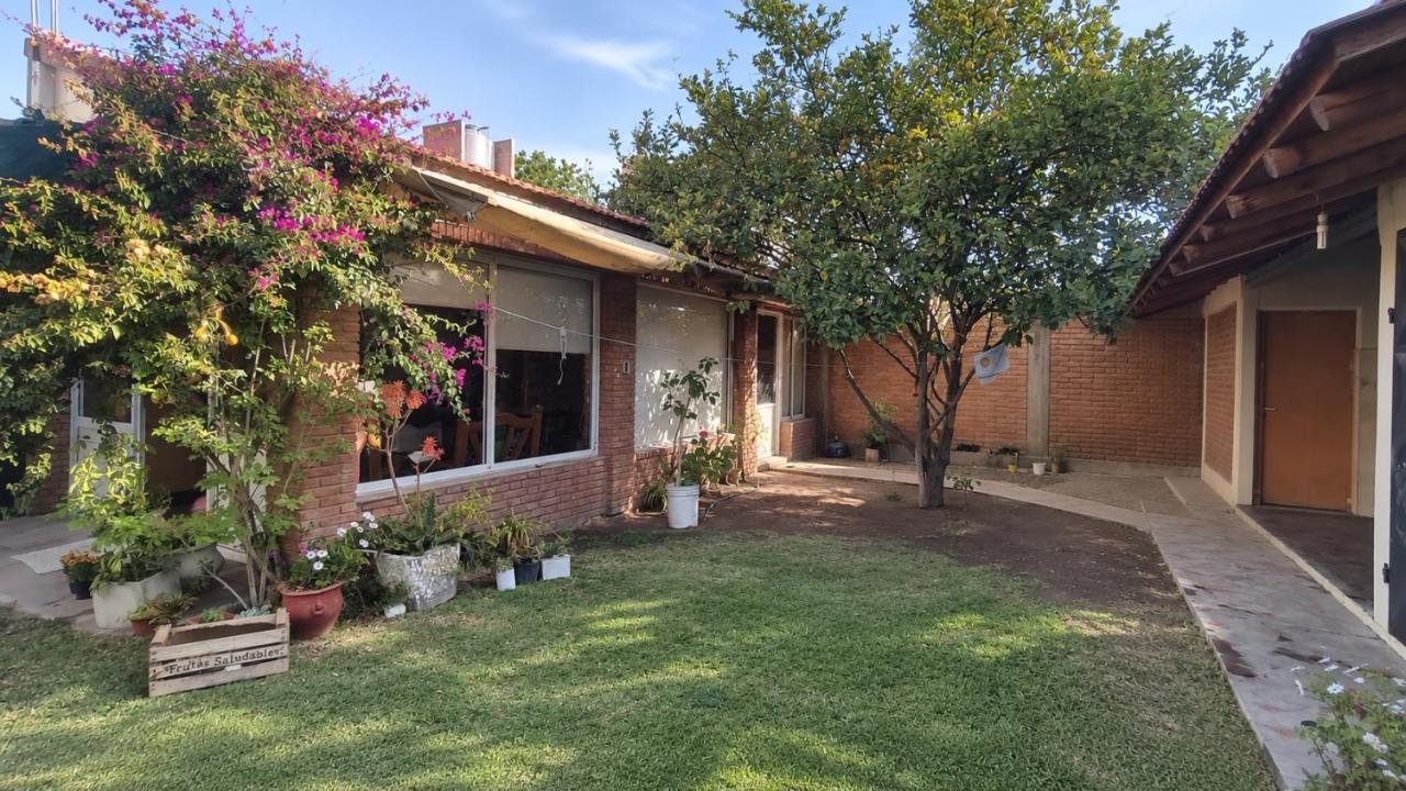 Casa Amplia con Quincho - Chambres d'hôtes San Rafael