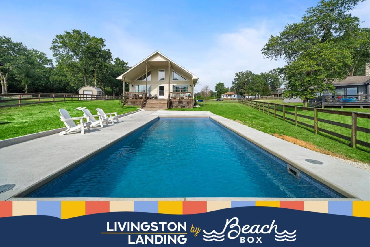 Lakefront home with huge yard and picturesque front Porch - B&B Blanchard