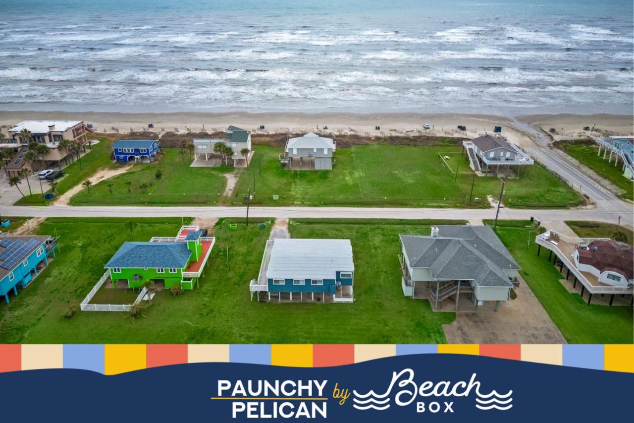 Beach bungalow with stunning ocean views and huge deck just steps away from the beach - B&B Galveston