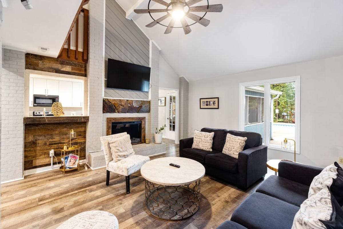 Poolside Paradise in the Heart of Charlotte - B&B Charlotte