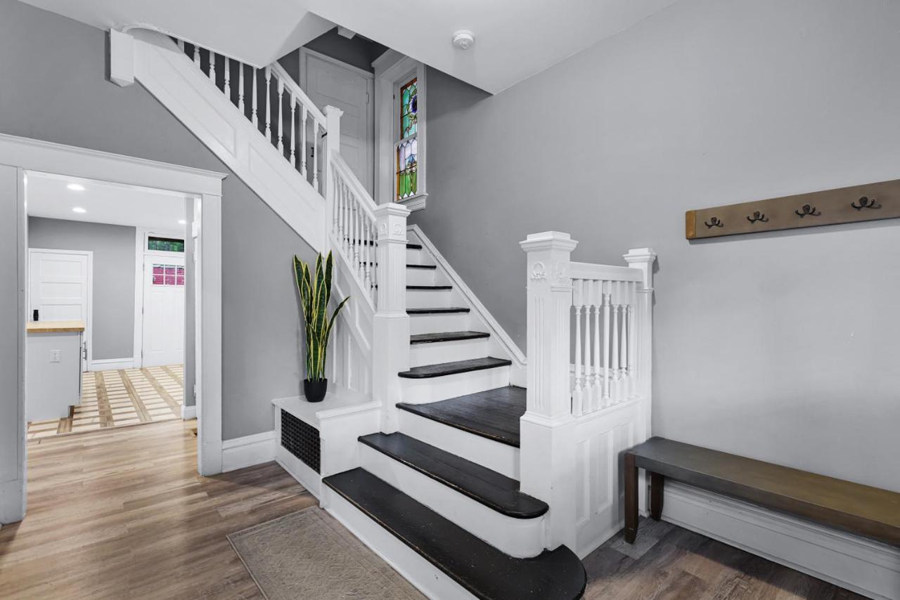Spacious Modern 5BR Home Near Downtown St Louis - Bed and Breakfast Saint Louis