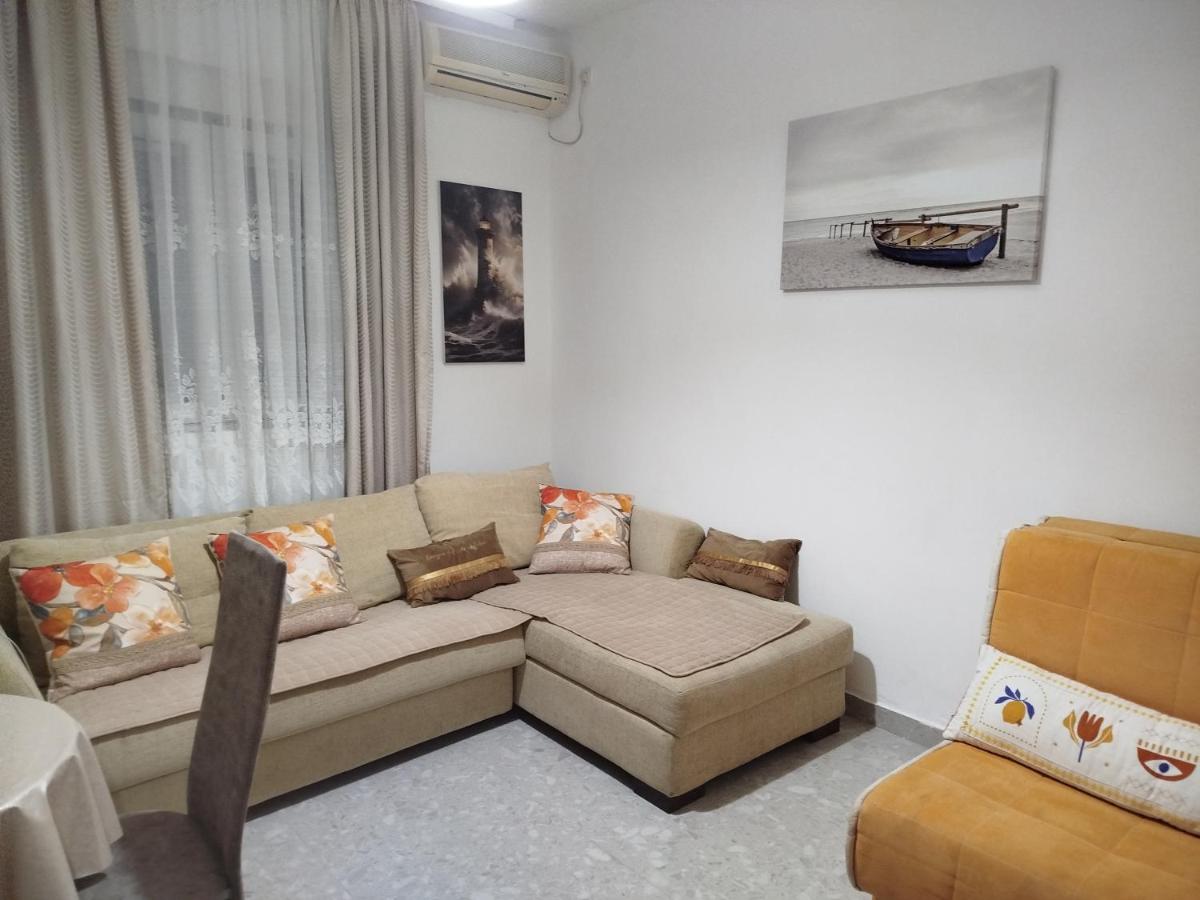 Pejovic Guest House - Bed and Breakfast Sutomore