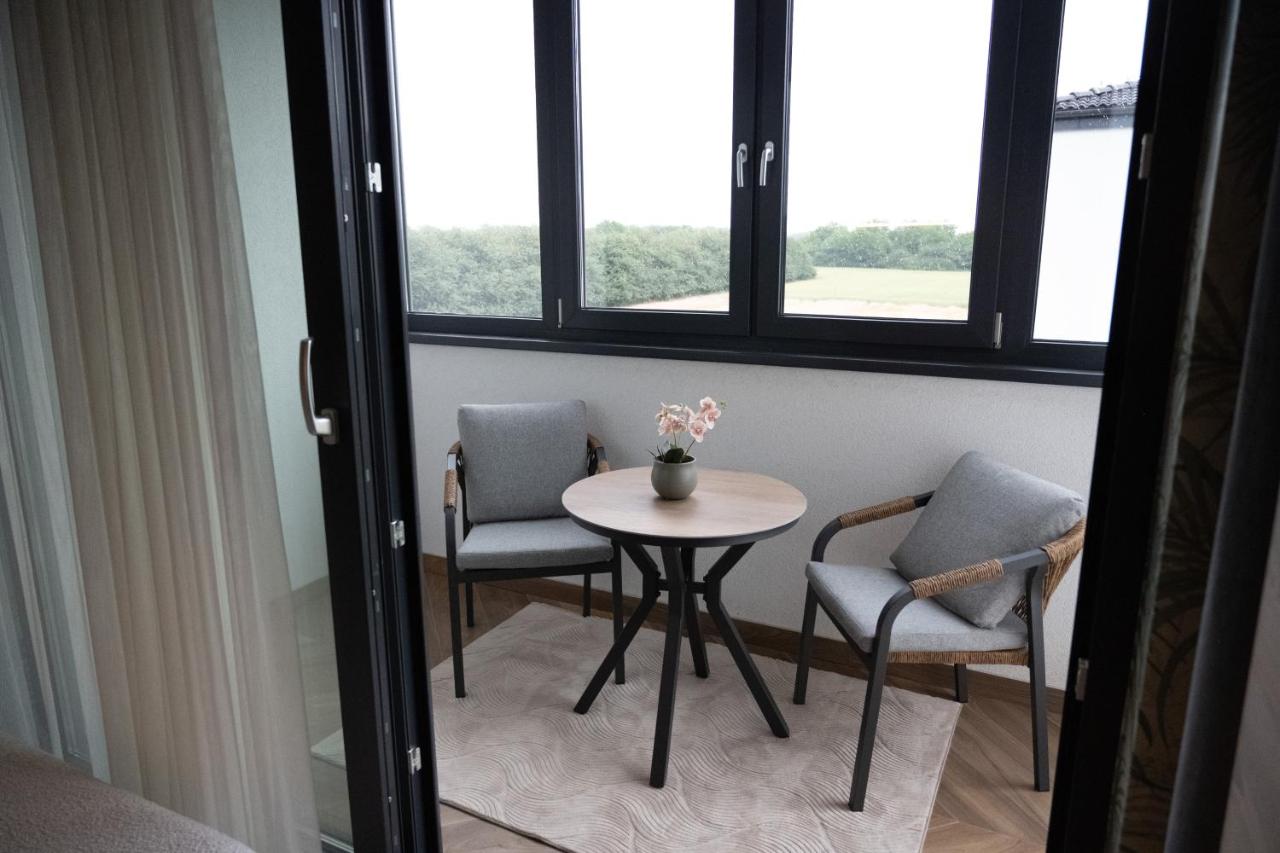R78 Luxury Apartman2 - B&B Nyíregyháza