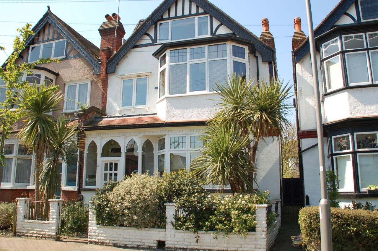 Brookview Guest House - Bed and Breakfast