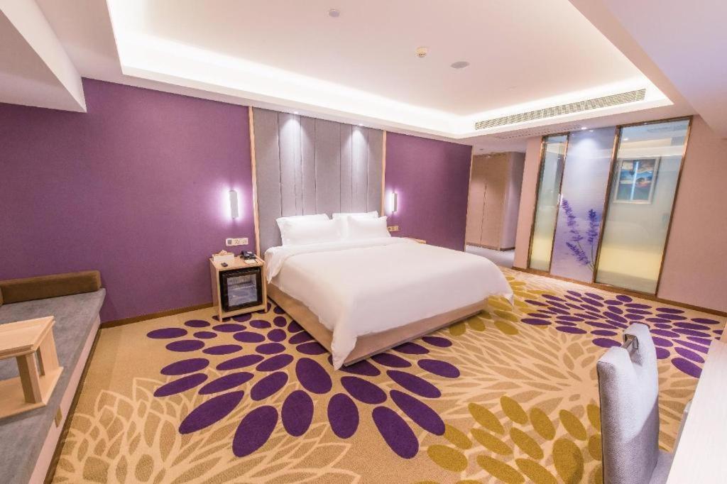 White bed with white linens sits at dog-friendly Lavande HotelsWuhan Zhuyeshan Metro Station in Zhanjiaji.
