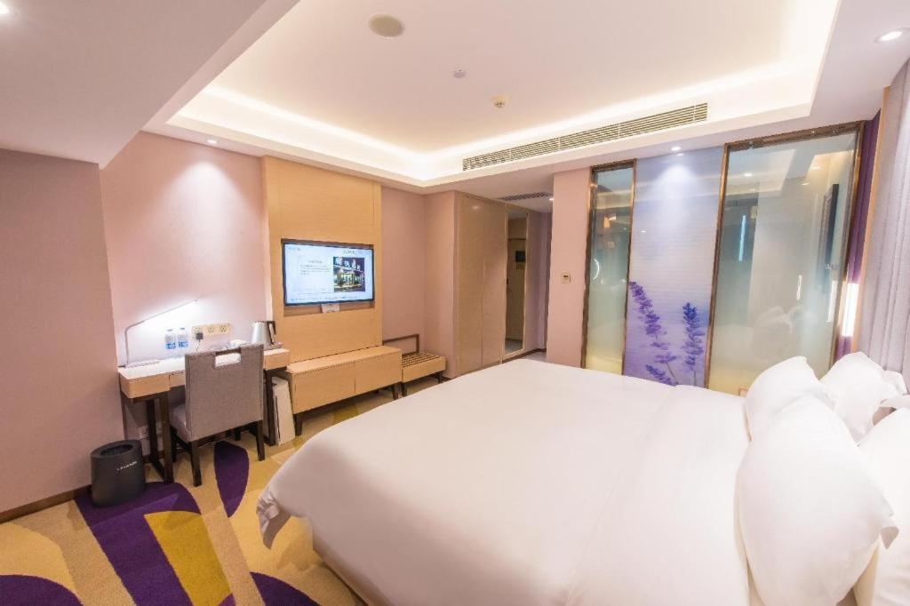 Large white bed with pillows sits at dog-friendly Lavande HotelsWuhan Zhuyeshan Metro Station in Zhanjiaji.