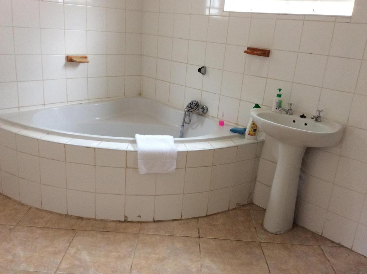 Chambre Double ou Lits Jumeaux avec Salle de Bains Privative