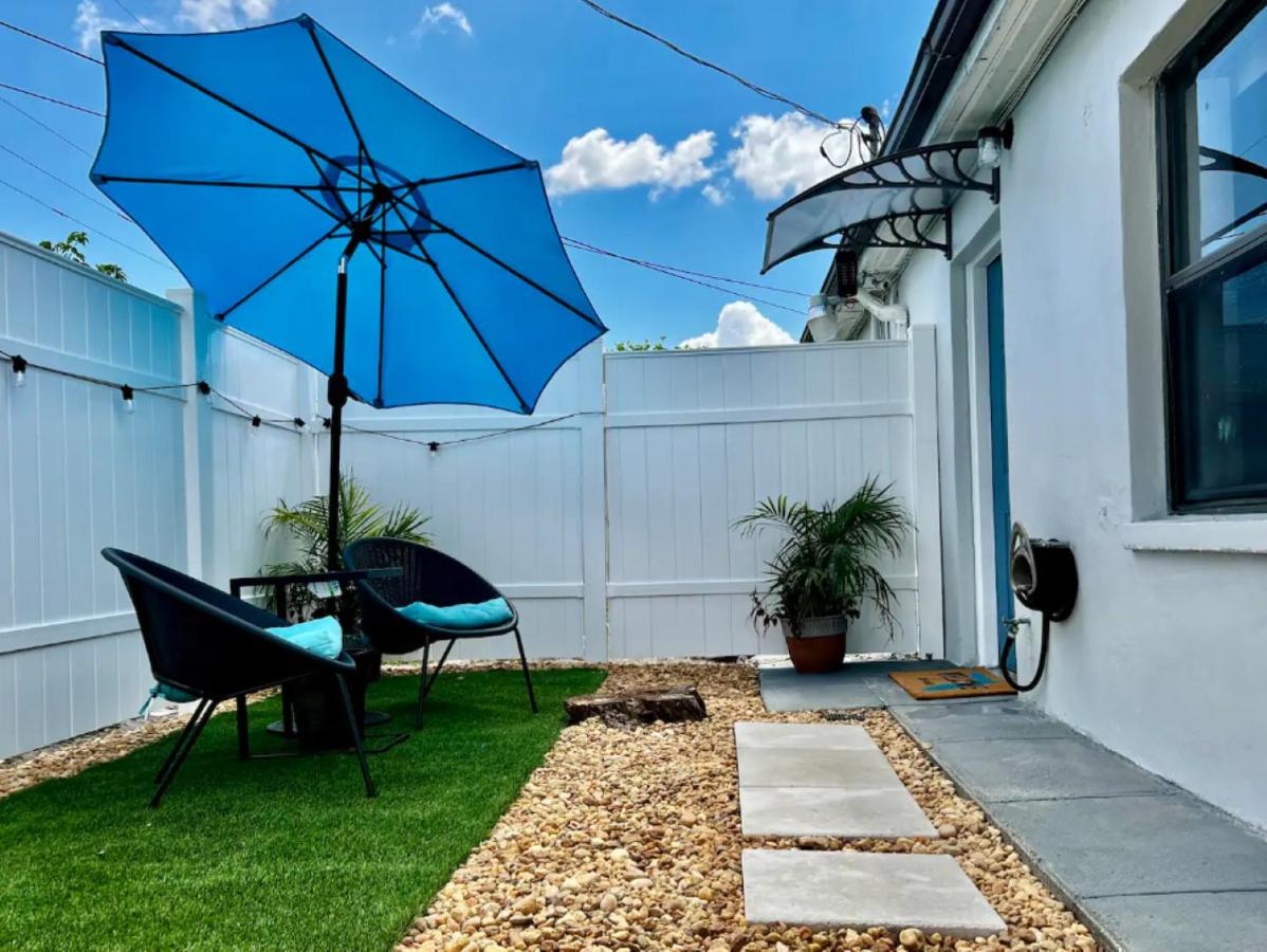 Airport & Stadium Hub with Coastal Vibes and Patio - Chambres d'hôtes Tampa