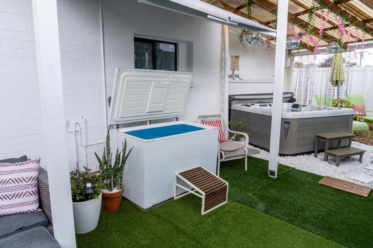 Hot Tub, Ice Bath, Gym, Sauna, Pool Table Coorparoo Haven - B&B Brisbane