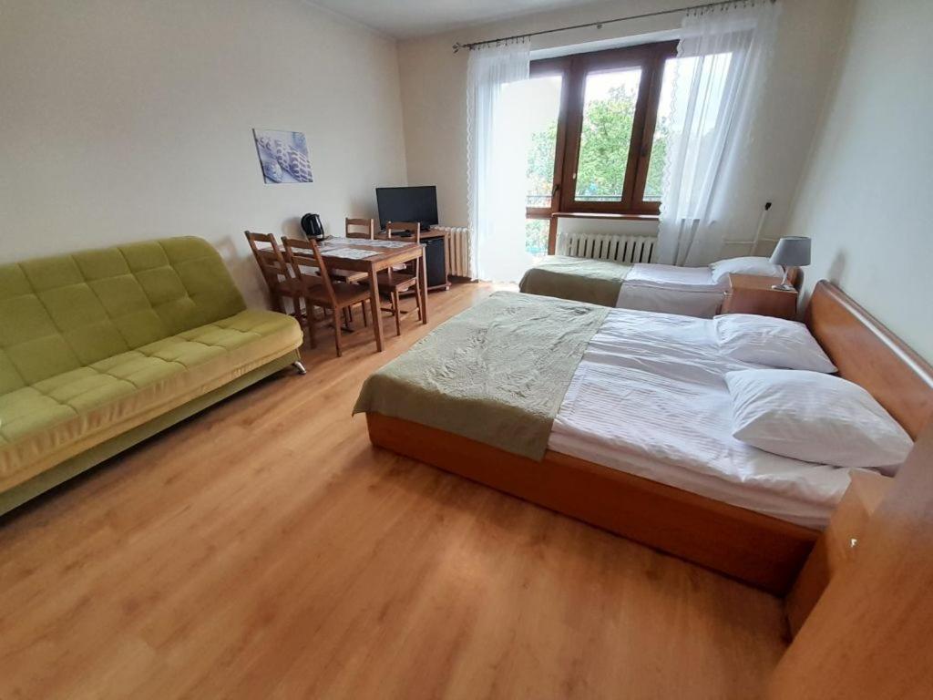 Vierbettzimmer mit Bad