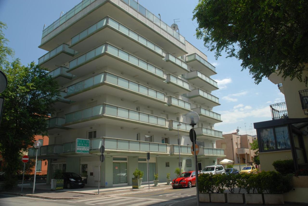 One-Bedroom Apartment with Balcony