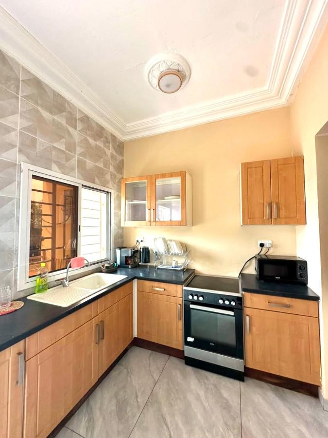 KMR Apartment - Sira - Chambres d'hôtes Serekunda