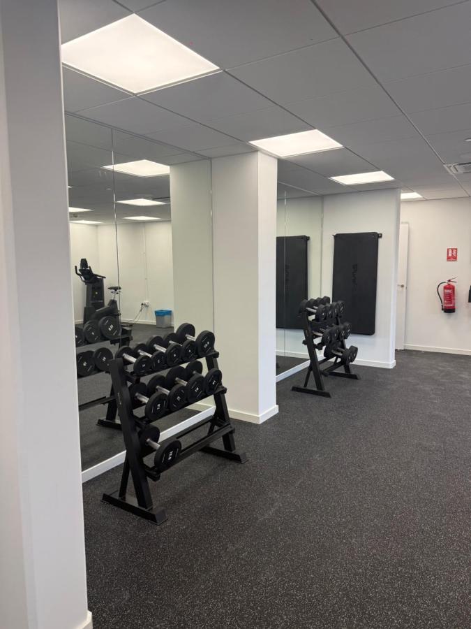New CP Victory Suites with runway and sea view, pool and gym - B&B Gibraltar