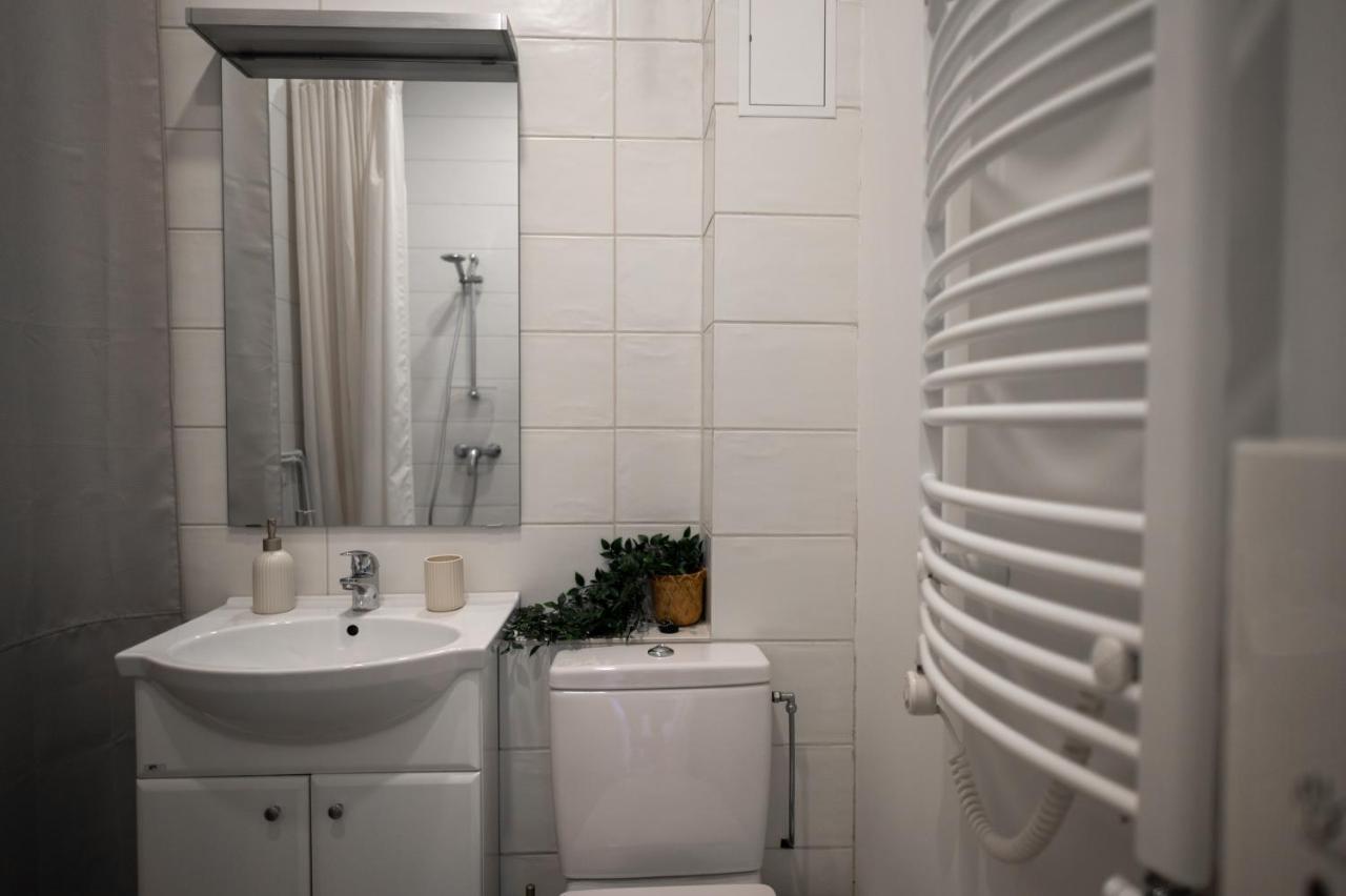 Historic Karaimai Street Balcony Apartment, Trakai, Lithuania - Bed and Breakfast Trakai
