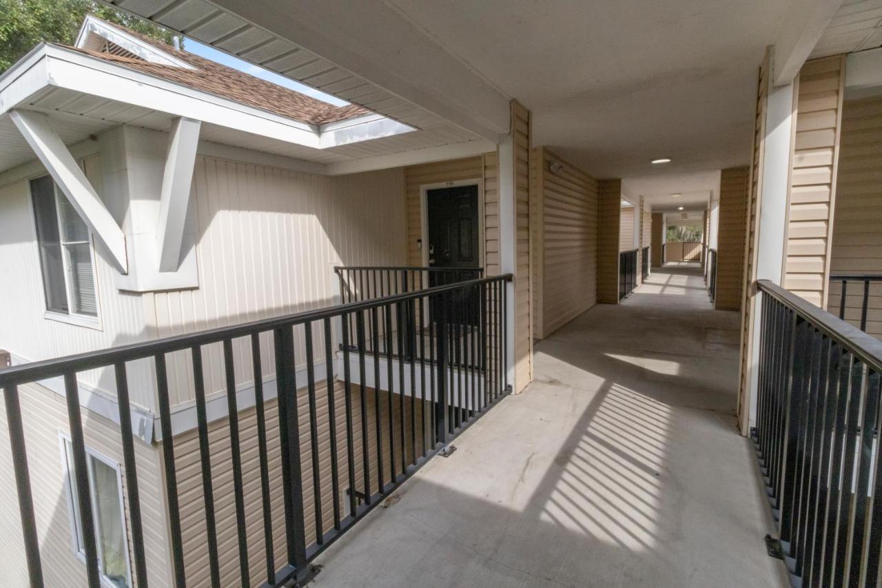 Spacious 4 beds 4 baths Condo Mins to Shands, UF, & DOWNTOWN! - B&B Gainesville