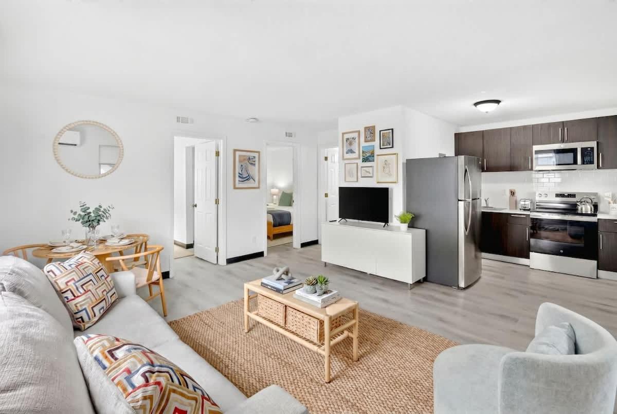 Inviting 2BR Near Beach Airport & Las Olas - B&B Fort Lauderdale