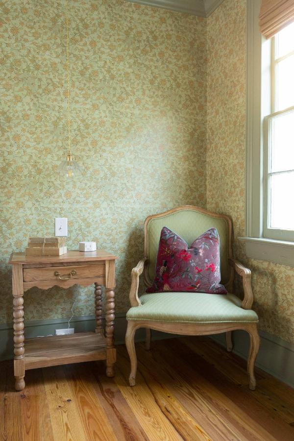 The Nicholas Veranda King Suite- 1 Block to King - Ferienwohnung Charleston