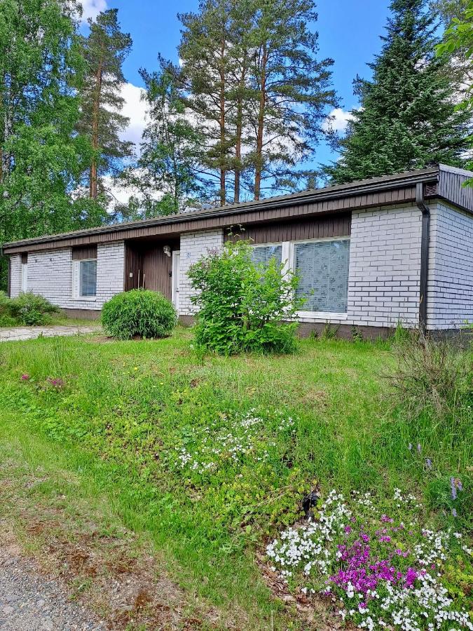 Erillinen talo Kiuru - Chambres d'hôtes Nilsiä