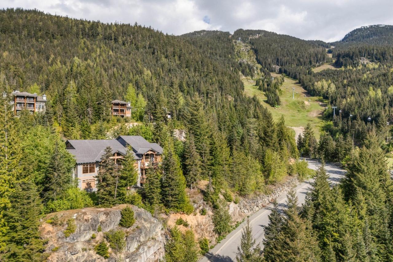 Bluffs - Luxury 2 Bed Ski in Ski out - Views! - Chambres d'hôtes Whistler