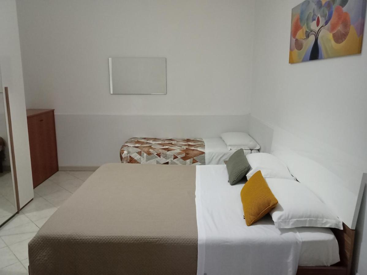 Red House- Accogliente appartamento vicino al porto - B&B Civitavecchia