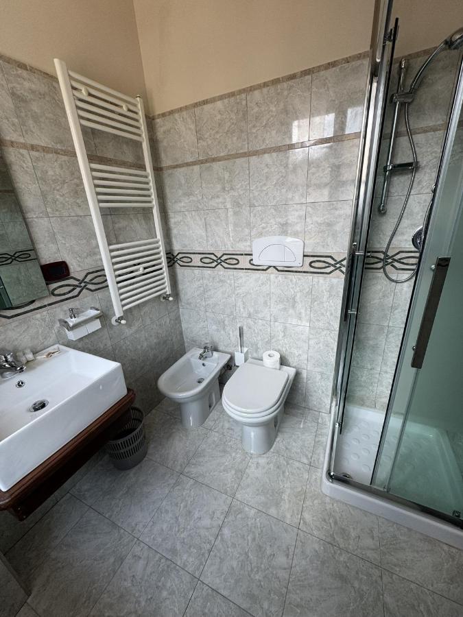 Twin Room with Shower