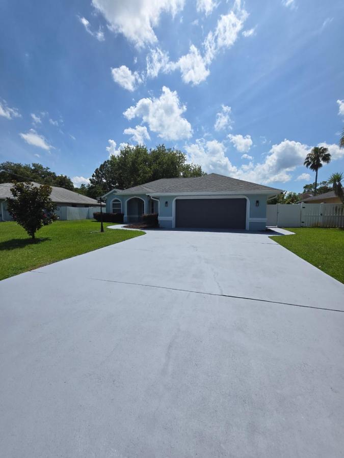 Coastal Comfort Family Retreat - Bed and Breakfast Palm Coast