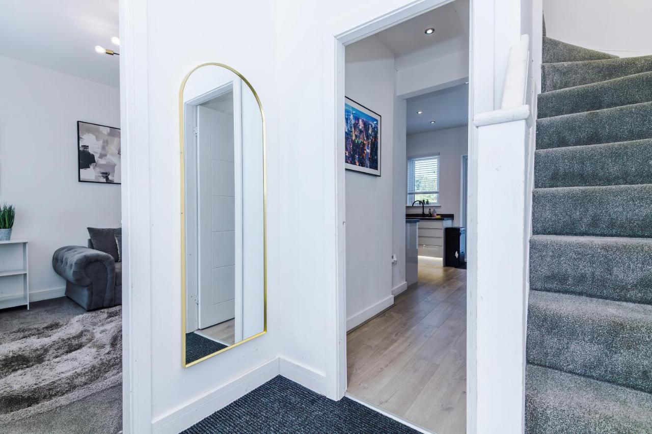 Boutique Home MCR with Games Table, Sleeps 9 - Ferienwohnung Manchester