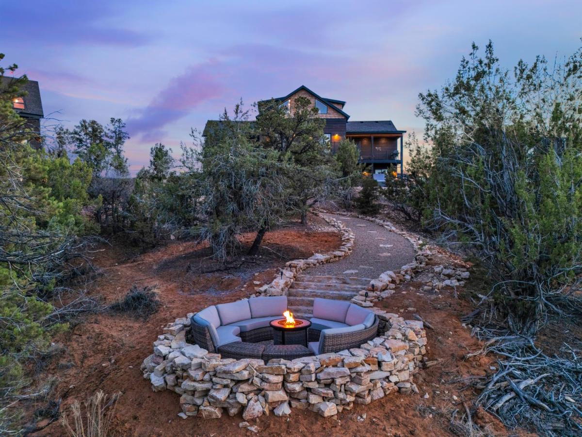 Sandstone Pointe, Elegance Among the Cliffs - Bed and Breakfast Mount Carmel