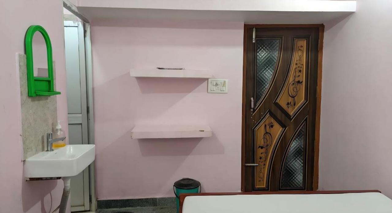 Ganga Bhagirath Hotel Couple friendly - B&B Patna