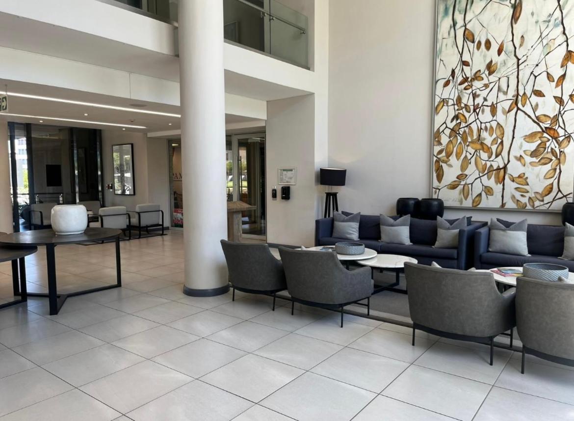 Menlyn Maine Apartments When Home is Far - Ferienwohnung Pretoria