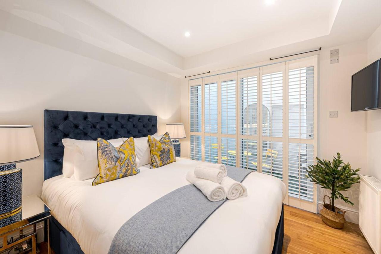 Stunning 2 Bedroom Apartment in Belgravia with Private Terrace - Chambres d'hôtes Londres