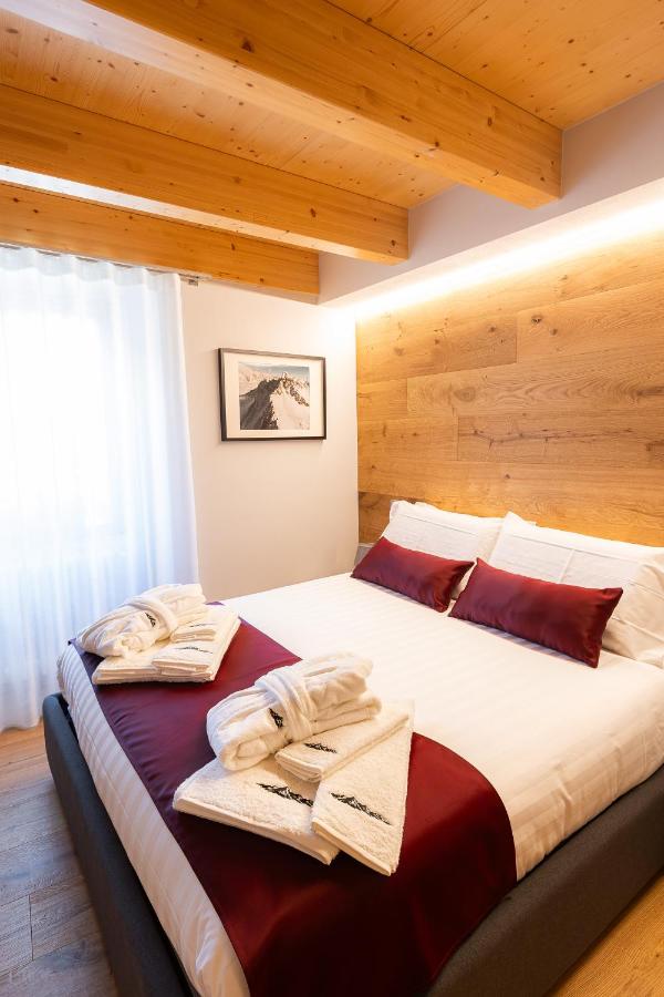 Kamer met Kingsize Bed en Uitzicht op de Bergen