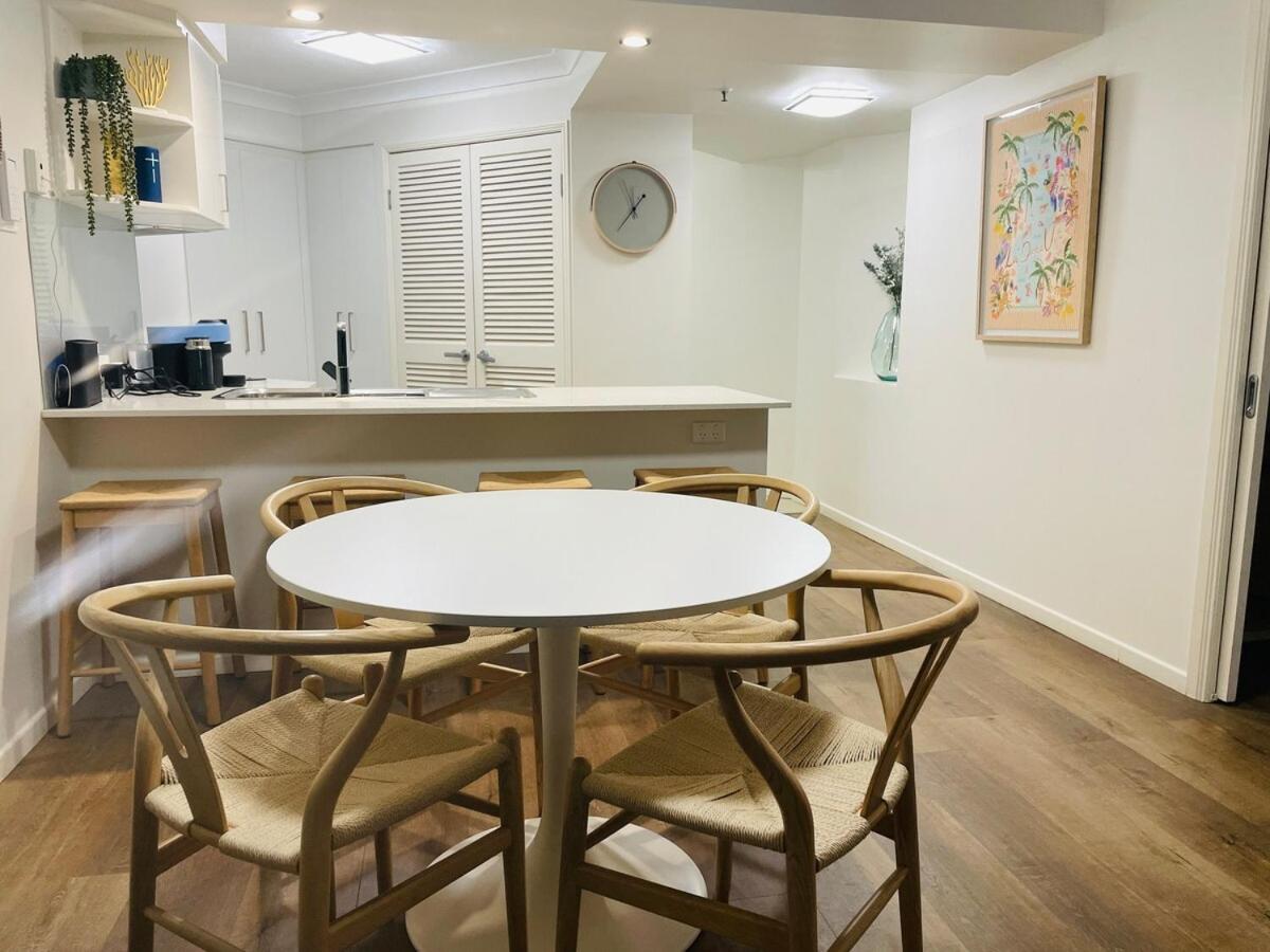 Heated Pool, Spa, Walk to Beach Broadbeach - Ferienwohnung Gold Coast