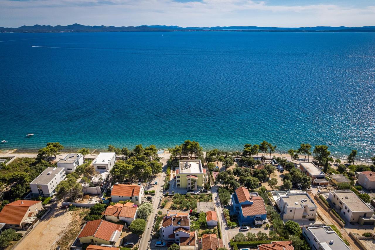 Beachfront Villa Nela - Chambres d'hôtes Petrcane