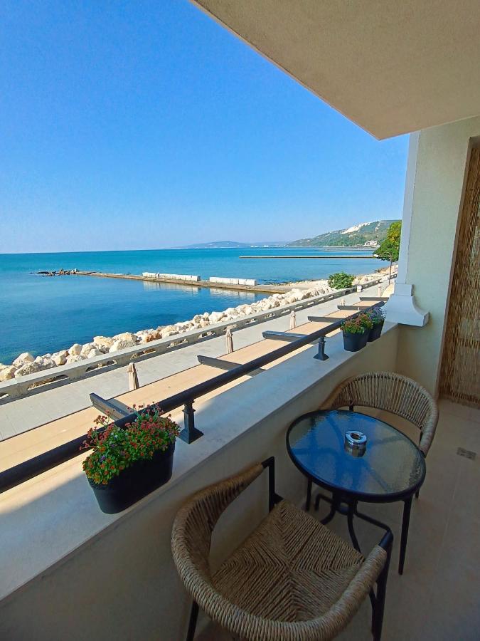 Apartment Danaya, Carpe Diem complex, Balchik, Free-Parking & Swimming Pool - B&B Balchik