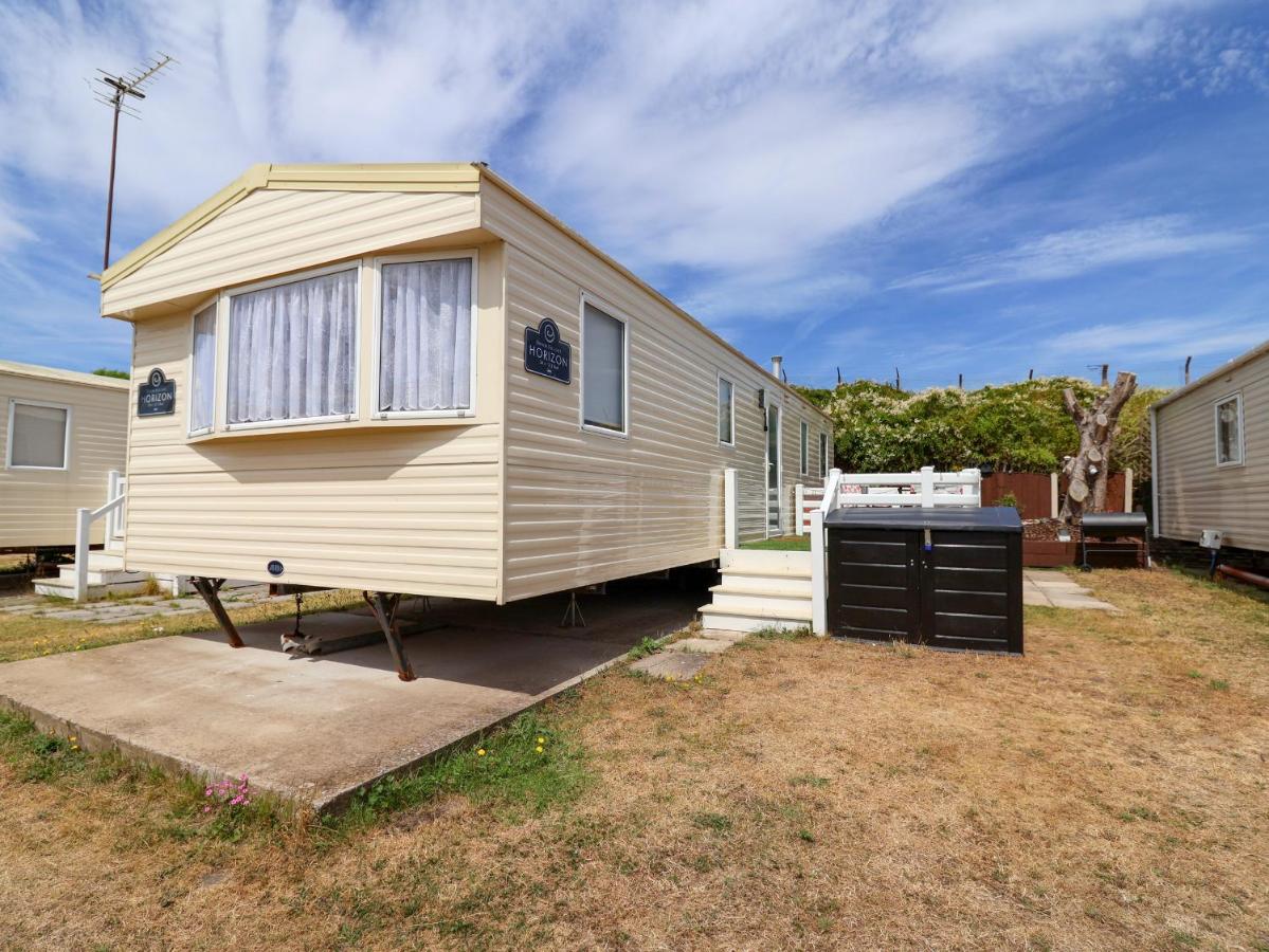 Pathway to the sea - B&B Prestatyn