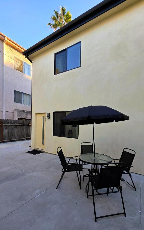 Luxury 2-Bedroom Near Cedars-Sinai & Rodeo Drive Walk to markets and restaurants - B&B Los Angeles