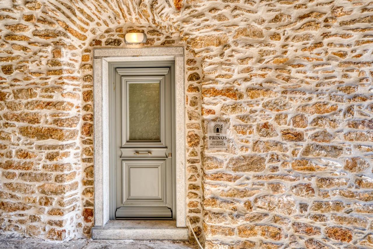 The Prinos Retreat Residence, Traditional Stone House with Rooftop Terrace, Chios - B&B Ágios Geórgios Sykoúsis