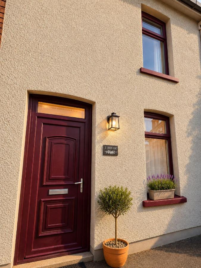NEW! Beautiful Home I Garden I Parking I Sleeps 6 - B&B Abergavenny