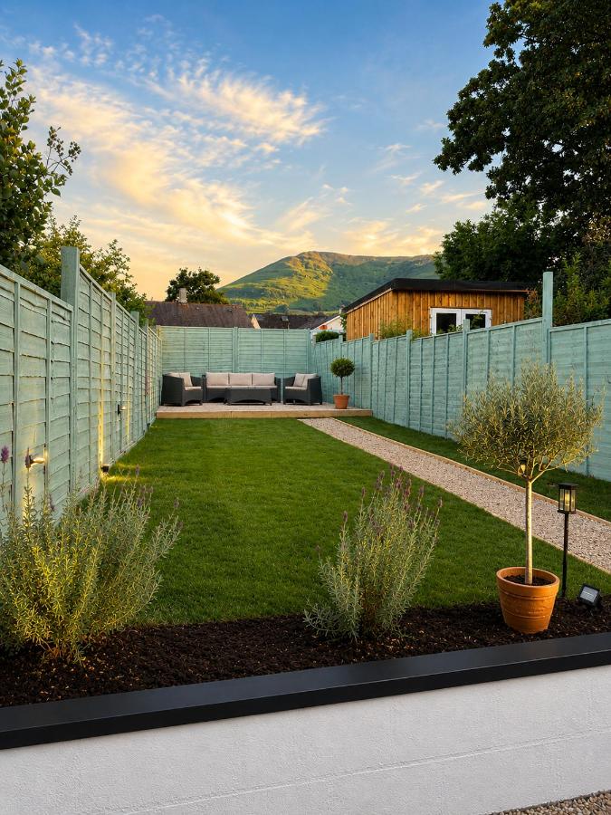 NEW! Beautiful Home I Garden I Parking I Sleeps 6 - B&B Abergavenny