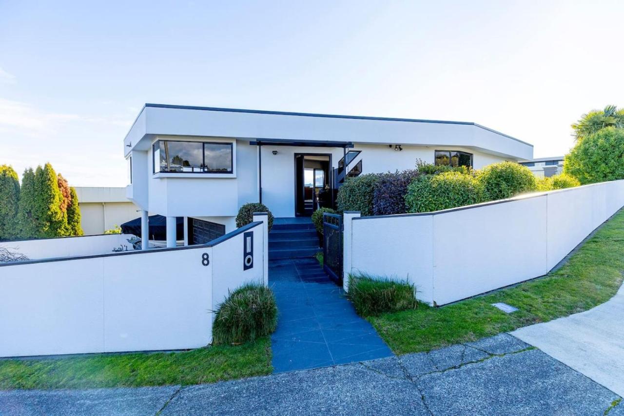 Harvey Heights Retreat - with lake views, spa, and space for parking boat - Ferienwohnung Taupo