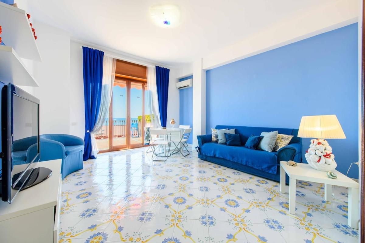 Apartment with panoramic terrace 100 meters from the sea - B&B Vietri sul Mare