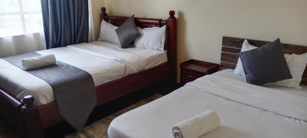 ELEGANT 3 BEDROOMS ALL ENSUITES. - Chambres d'hôtes Nanyuki